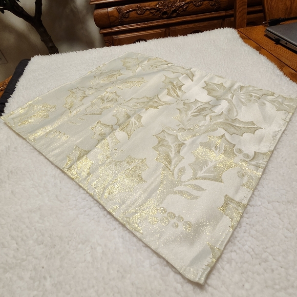 EUC, Like New Condition; bundle of 12 holiday cloth napkins - Picture 3 of 5